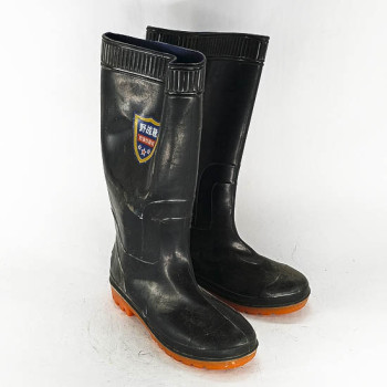 Усны гутал хар